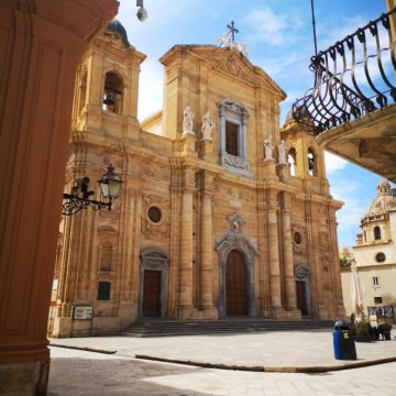 L’impatto del Covid a Marsala: Piazza Loggia all’ora di punta.