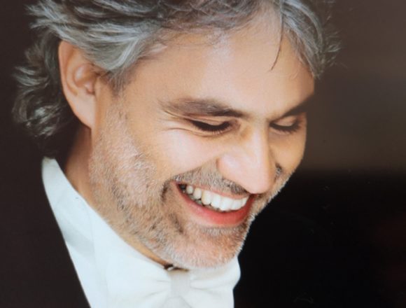 Andrea Bocelli ha donato il plasma Andrea Bocelli ha donato il plasma