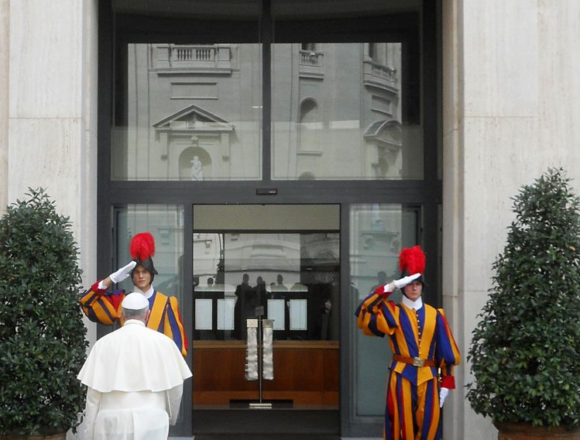 Papa Francesco”Oggi viviamo in una società dove manca il padre” Papa Francesco”Oggi viviamo in una società dove manca il padre”