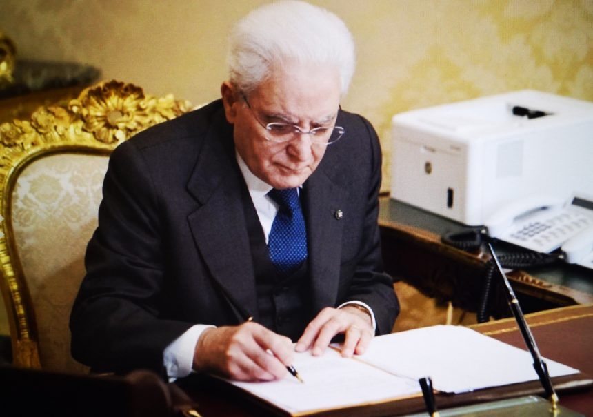 Il Presidente Mattarella firma il decreto Rilancio