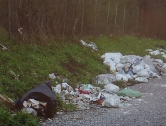 Marsala. Sanzioni minine di 400 euro per ogni sacchetto abbandonato nel territorio Marsala. Sanzioni minine di 400 euro per ogni sacchetto abbandonato nel territorio