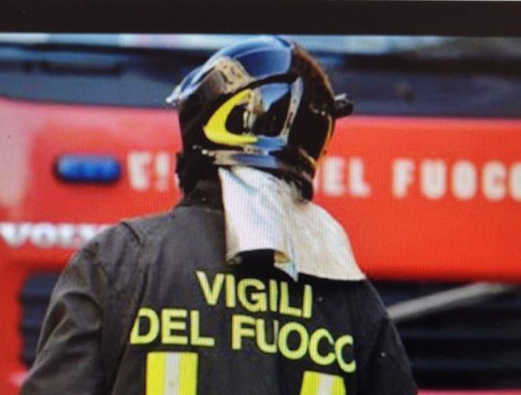 In fiamme il lido Zelig di Marsala In fiamme il lido Zelig di Marsala