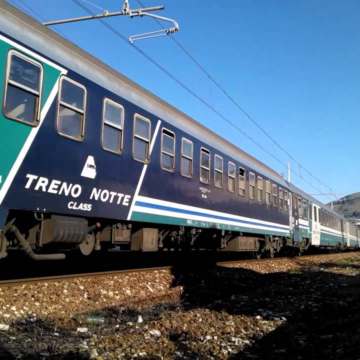 Viaggiare in “Intercity notte”. Un plauso dall’assessore Falcone alla politica dei prezzi di Trenitalia