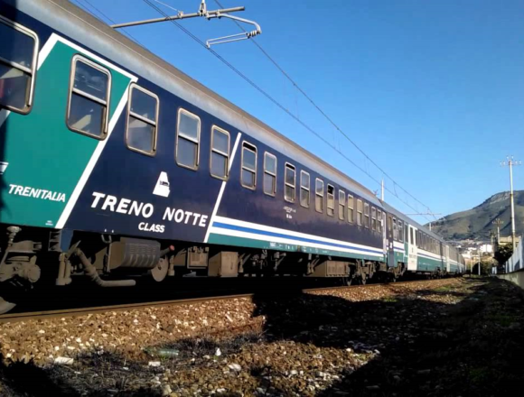 Viaggiare in “Intercity notte”. Un plauso dall’assessore Falcone alla politica dei prezzi di Trenitalia Viaggiare in “Intercity notte”. Un plauso dall’assessore Falcone alla politica dei prezzi di Trenitalia
