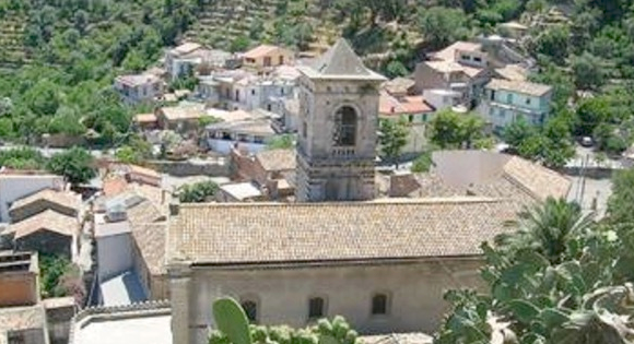 Rischio idrogeologico “Si chiude un’allerta durata vent’anni” A Roccalumera partono i lavori per la messa in sicurezza del territorio Rischio idrogeologico “Si chiude un’allerta durata vent’anni” A Roccalumera partono i lavori per la messa in sicurezza del territorio