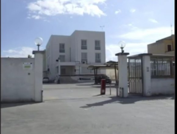 L’ Istituto Tecnico Commerciale all’amministrazione comunale:” Ancora una volta siamo messi di fronte ad un muro. Ancora una volta niente di concreto” L’ Istituto Tecnico Commerciale all’amministrazione comunale:” Ancora una volta siamo messi di fronte ad un muro. Ancora una volta niente di concreto”