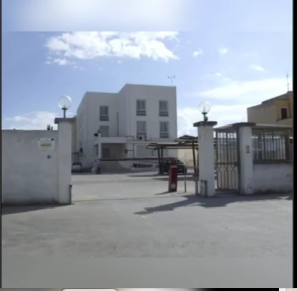 L’ Istituto Tecnico Commerciale all’amministrazione comunale:” Ancora una volta siamo messi di fronte ad un muro. Ancora una volta niente di concreto” L’ Istituto Tecnico Commerciale all’amministrazione comunale:” Ancora una volta siamo messi di fronte ad un muro. Ancora una volta niente di concreto”