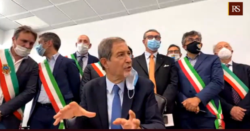 Musumeci questa mattina all’aeroporto di Palermo: “Vogliamo capire se Alitalia è una compagnia per gli italiani fino a Reggio Calabria o se lo è fino a Lampedusa”
