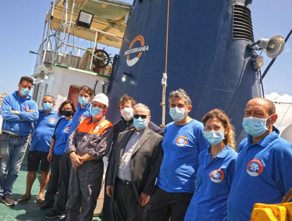 “Mare Jonio”, Vescovo Mogavero incontra equipaggio: “Loro passione sopperisce a tante ingiustizie” “Mare Jonio”, Vescovo Mogavero incontra equipaggio: “Loro passione sopperisce a tante ingiustizie”