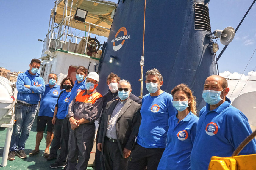 “Mare Jonio”, Vescovo Mogavero incontra equipaggio: “Loro passione sopperisce a tante ingiustizie”