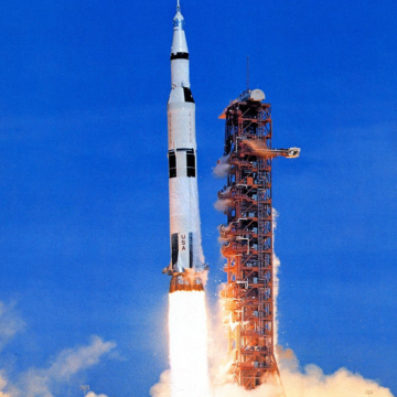 Un grande passo per l’uomo e un grande passo per l’umanità. Nello spazio il lancio della navicella di Elon Musk