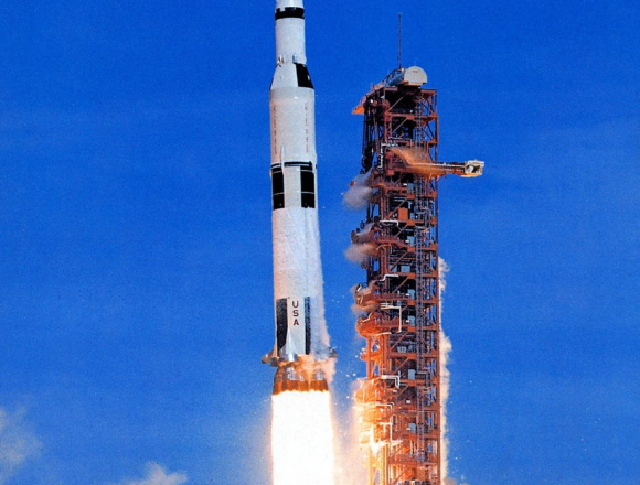 Un grande passo per l’uomo e un grande passo per l’umanità. Nello spazio il lancio della navicella di Elon Musk Un grande passo per l’uomo e un grande passo per l’umanità. Nello spazio il lancio della navicella di Elon Musk