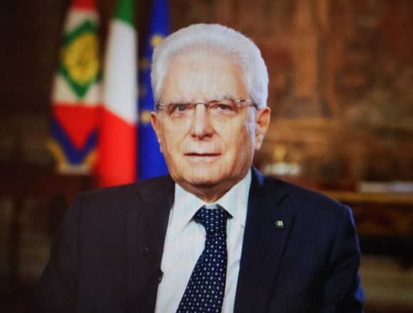 Cinquant’anni di Regioni. Mattarella: “Necessario tenere insieme pluralità e vincoli unitari” Cinquant’anni di Regioni. Mattarella: “Necessario tenere insieme pluralità e vincoli unitari”
