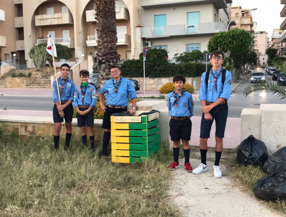 La squadriglia Scoiattoli del reparto Poseidone del Gruppo Scout AGESCI Marsala 2, migliora il verde pubblico presente nel centro storico della nostra Città. La squadriglia Scoiattoli del reparto Poseidone del Gruppo Scout AGESCI Marsala 2, migliora il verde pubblico presente nel centro storico della nostra Città.