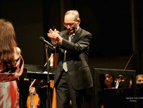 Al Maestro Morricone l’omaggio della 66^ edizione del Taormina Film Festival. Anteprima mondiale di Devotion, il film di Giuseppe Tornatore, prodotto da Dolce e Gabbana con la colonna sonora di Ennio Morricone Al Maestro Morricone l’omaggio della 66^ edizione del Taormina Film Festival. Anteprima mondiale di Devotion, il film di Giuseppe Tornatore, prodotto da Dolce e Gabbana con la colonna sonora di Ennio Morricone