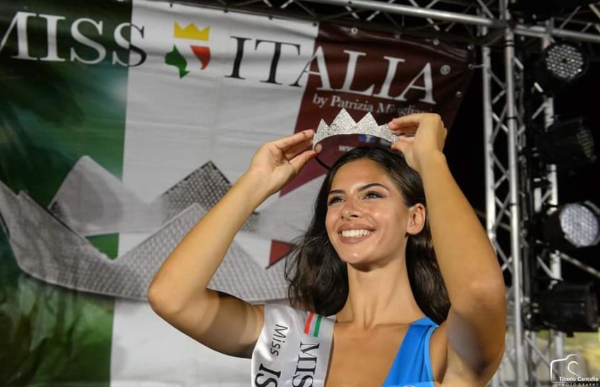La prima Miss “Isola del Sole” è la marsalese Sofia Fici. Proseguono gli appuntamenti a Mazara Food Fest: il 13 agosto in scena il duo comico Toti e Totino