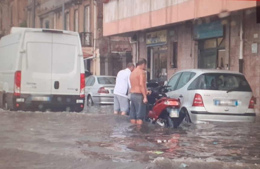 Bombe d’acqua in Sicilia. Musumeci:” Deliberare subito in giunta la proclamazione dello stato di calamità e richiedere al governo centrale il riconoscimento dello “stato di emergenza” nei Comuni colpiti”