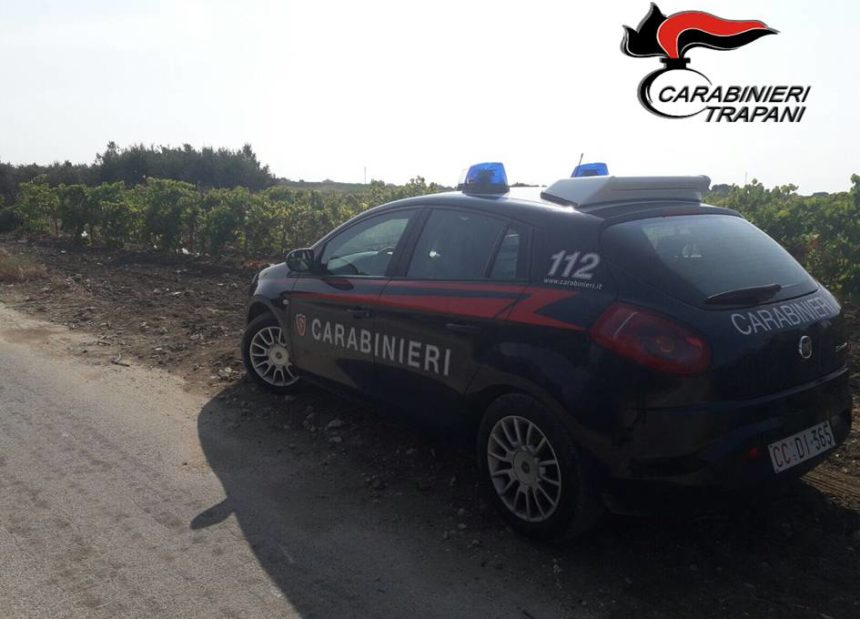 Trapani, arrestate due persone per furto. Trasportavano tubi in zinco, mangiatoia e ringhiera in ferro. Rinvenuti attrezzi da scasso