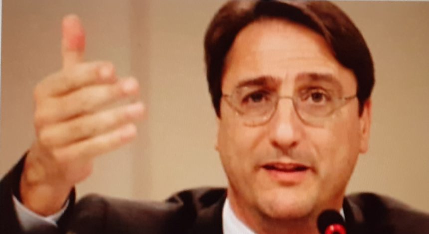 Intimidazioni a Claudio Fava. All’Ars tagliata di netto cravatta. Il governatore Musumeci:” La solidarietà mia e del governo regionale”