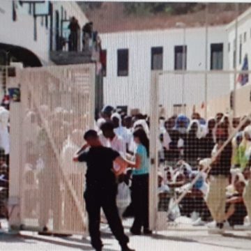 Duello tra Viminale e Musumeci per l’ordinanza firmata dallo stesso governatore che richiede la chiusura degli hotspot. Per il Governo “non è materia regionale”. Il presidente della Regione Siciliana:” Noi andremo avanti! Facciano sentire la loro voce in Europa”