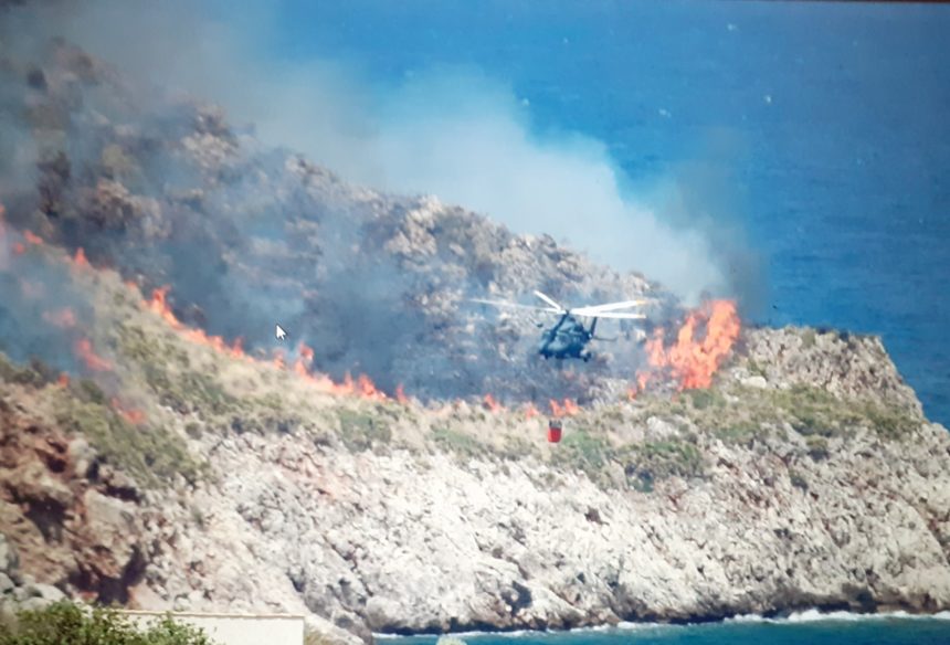 L’82° Centro C.S.A.R. dell’Aeronautica militare è intervenuto per spegnere l’incendio nella zona della Riserva dello Zingaro, tra San Vito Lo Capo, Scopello. 7 ore di volo, 56 lanci ed oltre 42mila litri di acqua