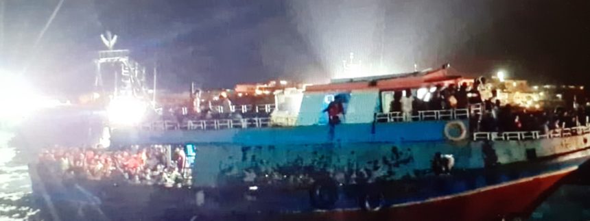 Lampedusa sbarcano 45o migranti, Musumeci :” C’è un’emergenza umanitaria e sanitaria. Non costringete gli abitanti a scioperi e serrate”