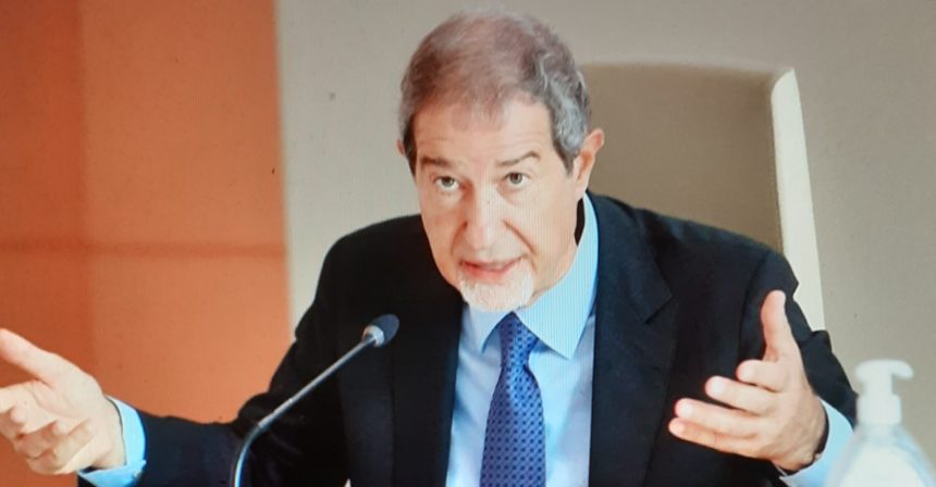 Migranti, hotspot, TAR Sicilia sospende l’ordinanza di Musumeci. Il governatore:” Ecco i primi frutti: Lampedusa scoppia di nuovo, a Marzamemi sbarcati in 40, a Pozzallo 4 positivi”