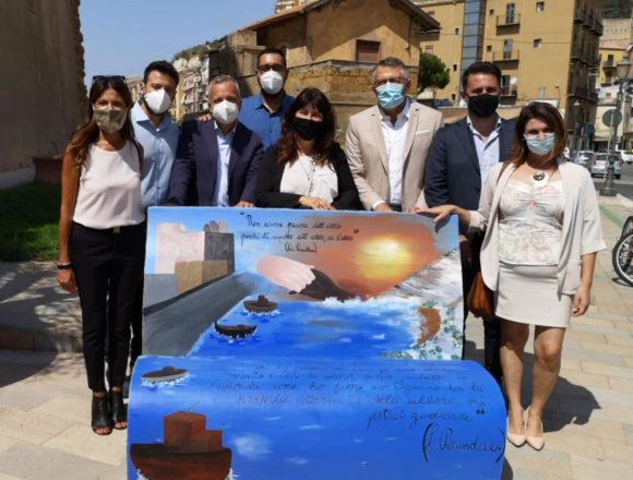 Cultura, inaugurato a Porto Empedocle il parco letterario realizzato grazie alle donazioni M5S Cultura, inaugurato a Porto Empedocle il parco letterario realizzato grazie alle donazioni M5S