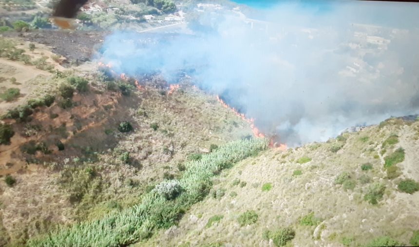 L’82° Centro C.S.A.R. dell’Aeronautica effettua intervento antincendio nel trapanese, 2 ore di volo lanci e 15 mila litri di acqua