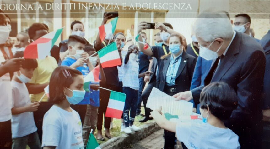 Mattarella:” IL virus sta minando il futuro delle prossime generazioni. Bisogna intervenire per non fare sentire soli i bambini e i giovani, per consegnare un mondo migliore e più responsabile alle future generazioni”