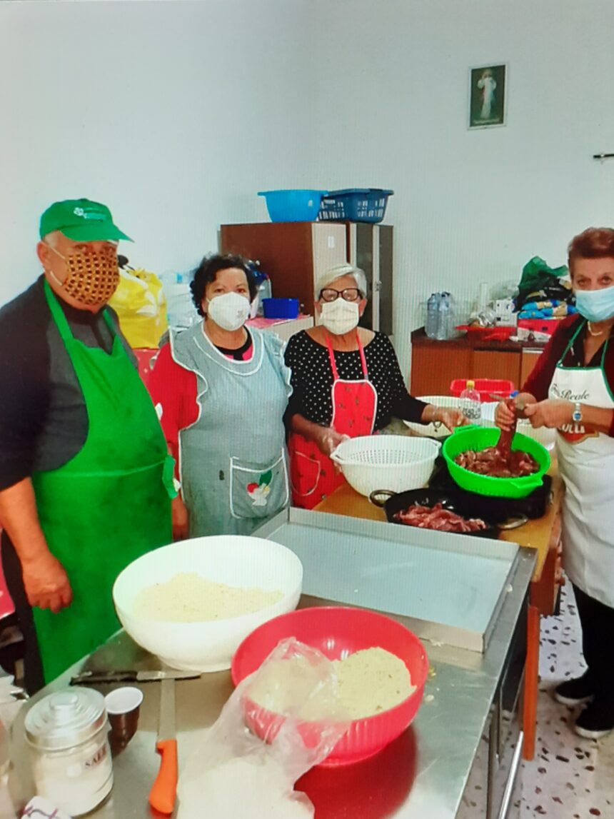 Domenica 200 pasti. Mensa da asporto delle vincenziane nella parrocchia Sant’Alberto. La solidarietà dei ristoratori trapanesi