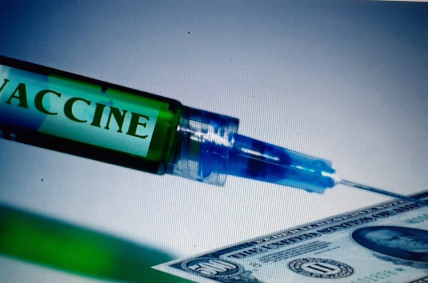 Un nuovo vaccino anti-Covid-19 efficace al 94,5%, trasportabile tra 2-8 gradi e conservabile in frigo fino a 30 giorni. Lo annuncia Moderna l’azienda biotecnologica americana