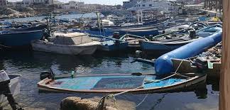 Lampedusa, imbarcazioni migranti abbandonate. Caputo:” Siano rimosse, inquinano e creano pericoli per le barche da pesca”