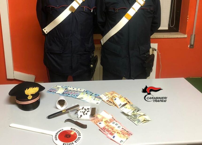 Trapani. È agli arresti domiciliari ma continua a spacciare: i Carabinieri arrestano un 28enne