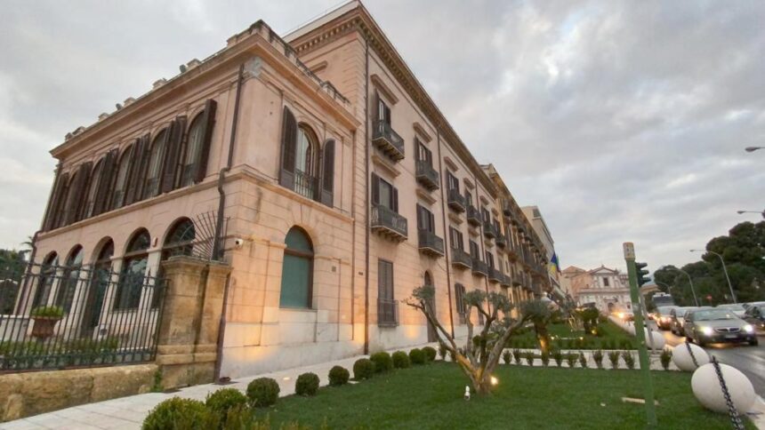 Palazzo Orleans, completati i lavori dell’area verde. Dal 1947 sede del governo regionale.Musumeci:”«Abbiamo aumentato il decoro dello storico immobile con una serie di interventi pensati per esaltare la bellezza del Palazzo”