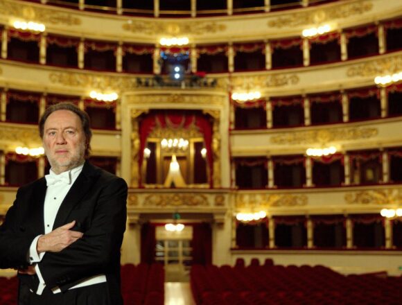 “A riveder le stelle” oggi dal Teatro alla Scala di Milano su Rai 1 una Prima per tutto il mondo alle ore 16,45 “A riveder le stelle” oggi dal Teatro alla Scala di Milano su Rai 1 una Prima per tutto il mondo alle ore 16,45