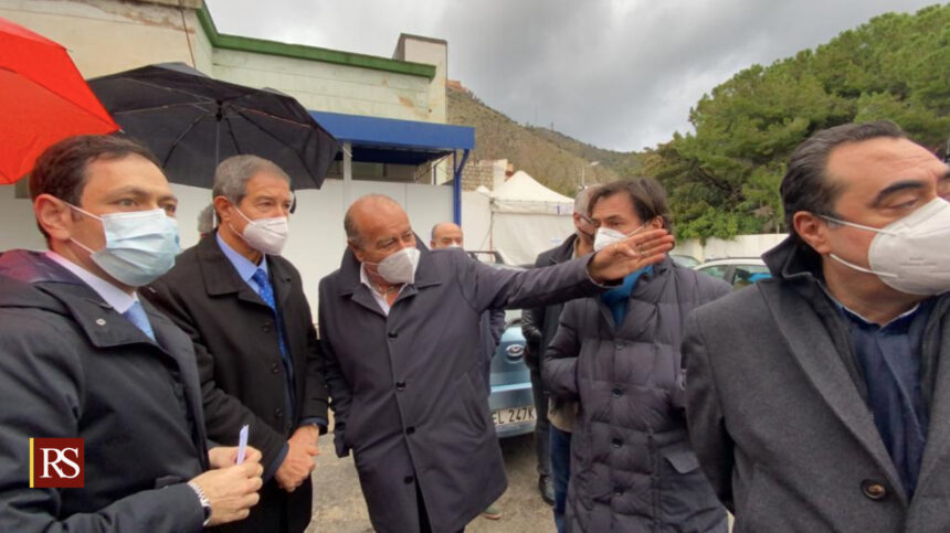 Covid, Musumeci visita il drive-in della Fiera del Mediterraneo di Palermo