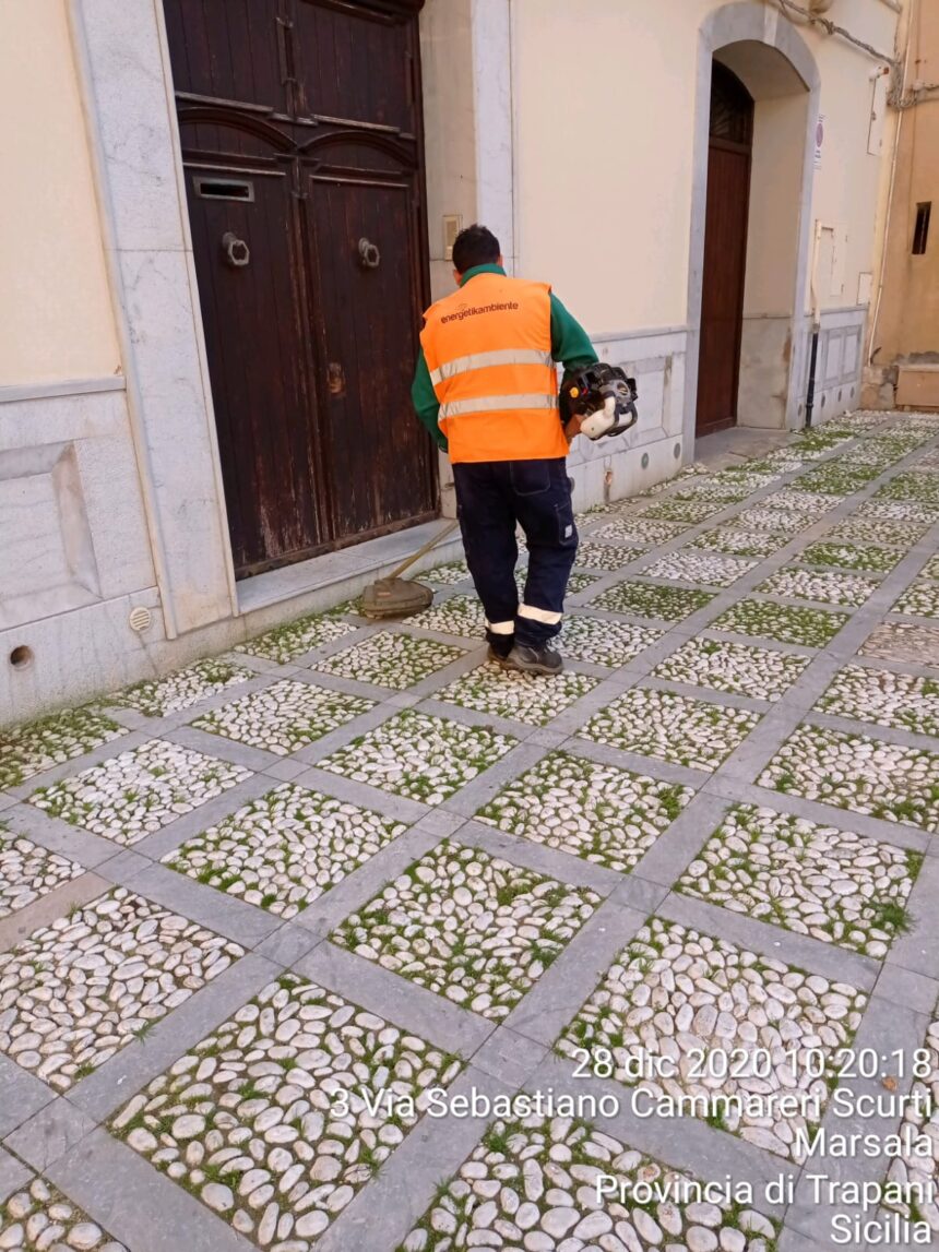 Marsala, prosegue l’azione di scerbatura