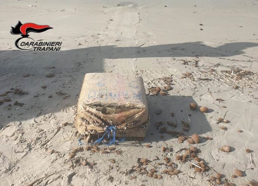 Marsala: rinvenuta dai Carabinieri di San Filippo droga sulla spiaggia per 40 kg.