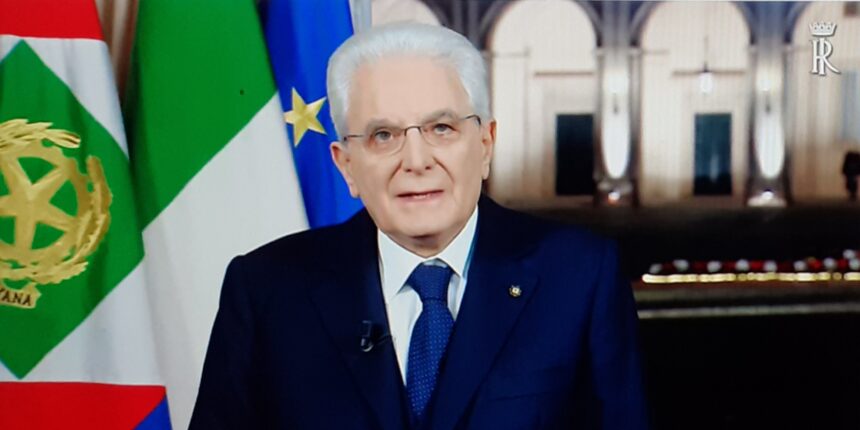 Mattarella:” Vaccinarsi è una scelta di responsabilità, un dovere. Il 2021 deve essere l’anno della sconfitta del virus”