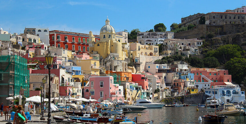 PROCIDA  CAPITALE  ITALIANA DELLA  CULTURA 2022. Il ministro Franceschini:” Viva Procida che ci accompagnerà nell’anno della rinascita”. Conte: “Prepariamoci a visitarla”