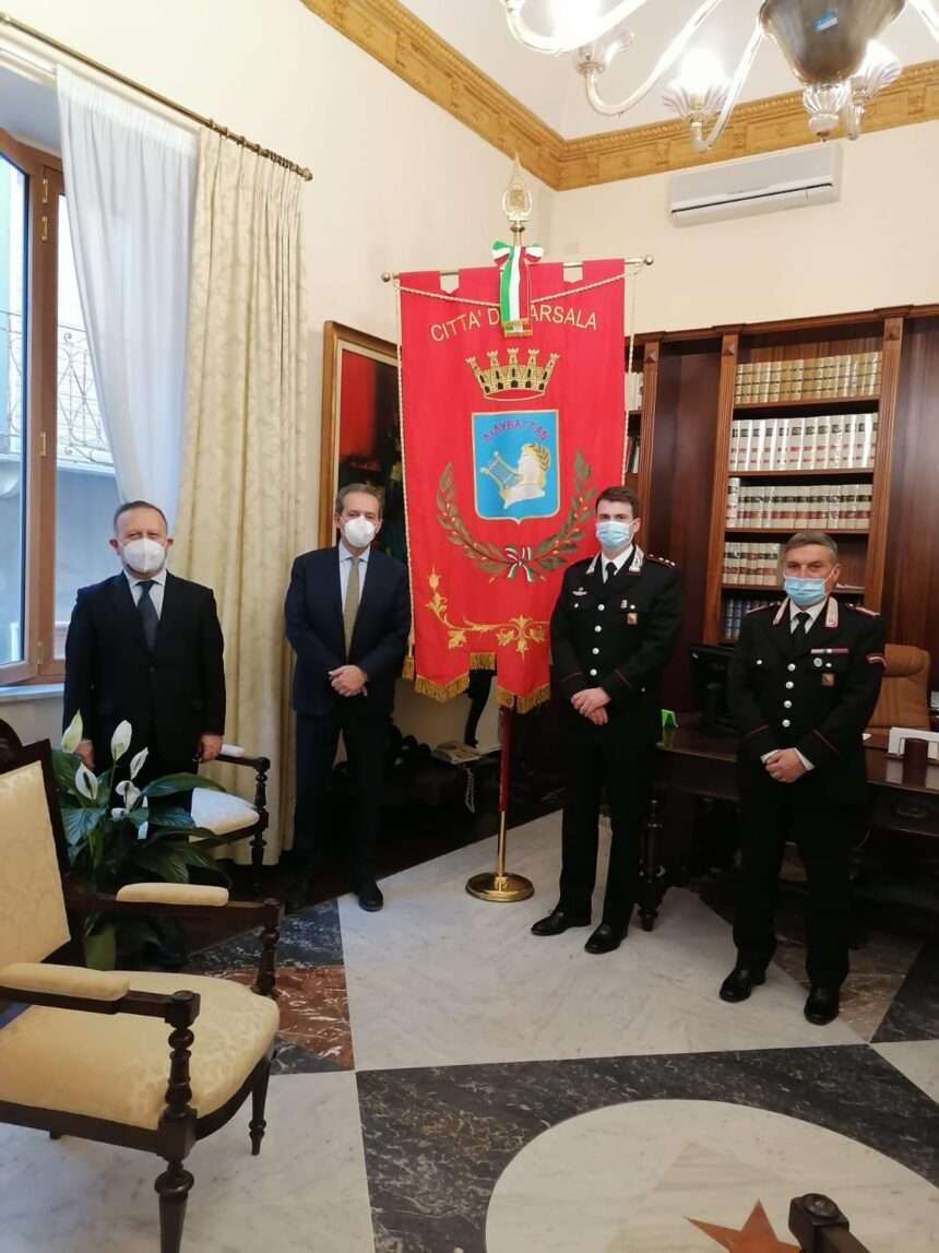 Marsala, incontro a Palazzo Municipale fra il nuovo comandante della Compagnia Carabinieri Guido Romano Rosadoni e il sindaco Massimo Grillo