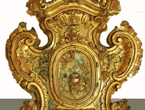 Vita, restaurato il tabernacolo della famiglia che fondò il paese. Le pareti interne rivestite di pregiato broccato in filo di seta Vita, restaurato il tabernacolo della famiglia che fondò il paese. Le pareti interne rivestite di pregiato broccato in filo di seta