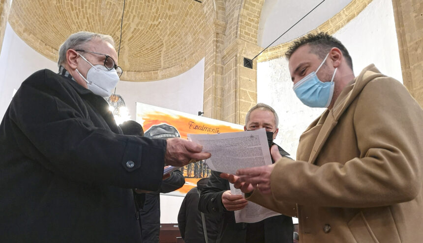 Mazara del Vallo, il vescovo Mogavero incontra i 18 pescatori. “Non tutto può tornare come prima, da questa esperienza rimanga profonda realazione” Mazara del Vallo, il vescovo Mogavero incontra i 18 pescatori. “Non tutto può tornare come prima, da questa esperienza rimanga profonda realazione”