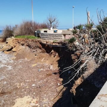 Marsala, rischia di crollare la piazzola del lungomare davanti alle “Due rocche”