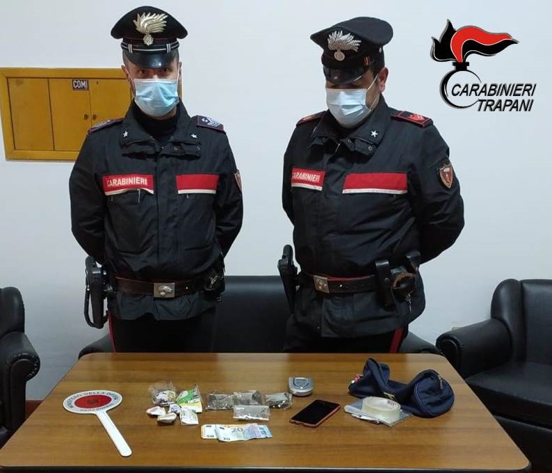 Alcamo, 23enne arrestato dai Carabinieri: era in possesso di droga