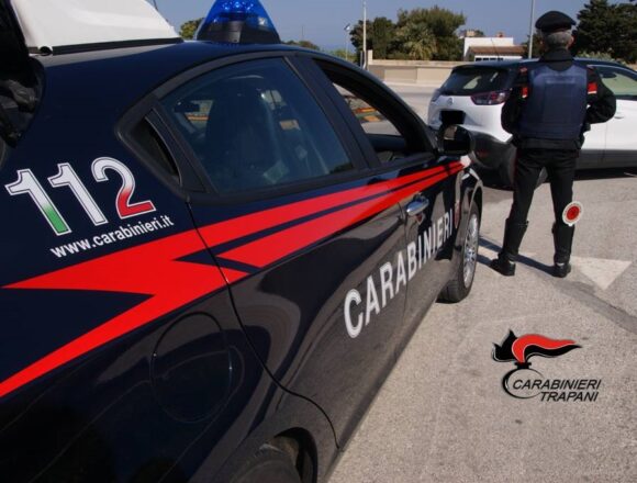 Trapani. I Carabinieri la sorprendono mentre cerca di liberarsi della cocaina: arrestata una 46enne Trapani. I Carabinieri la sorprendono mentre cerca di liberarsi della cocaina: arrestata una 46enne