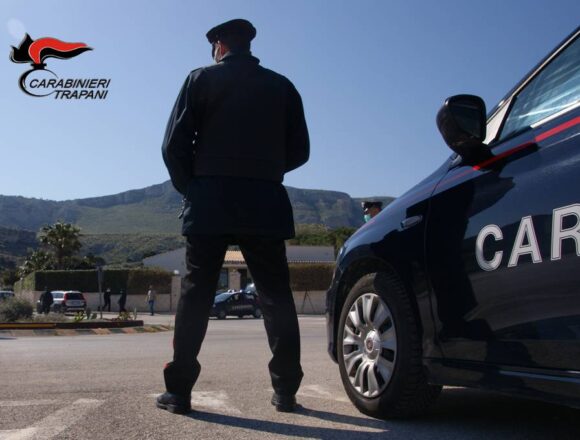 Donna rapinata nel centro di Trapani: i Carabinieri identificano ed arrestano il responsabile Donna rapinata nel centro di Trapani: i Carabinieri identificano ed arrestano il responsabile