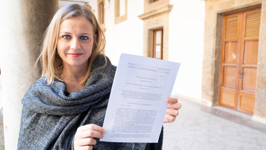 Confisca e pene più severe per i piromani, approvata in Commissione Ambiente la proposta di Attiva Sicilia Confisca e pene più severe per i piromani, approvata in Commissione Ambiente la proposta di Attiva Sicilia