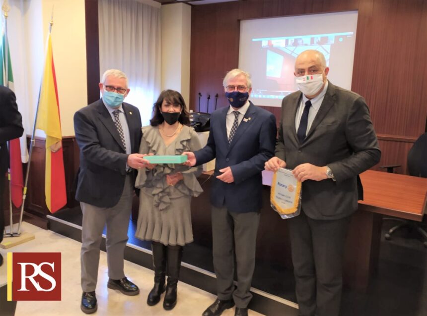 Contrasto al Covid, 450 tablet agli studenti siciliani dal Rotary e dal Governo USA
